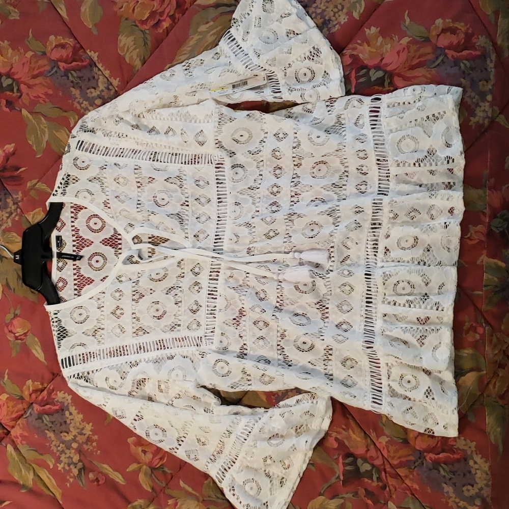 NEW DIRECTIONS lace cover top